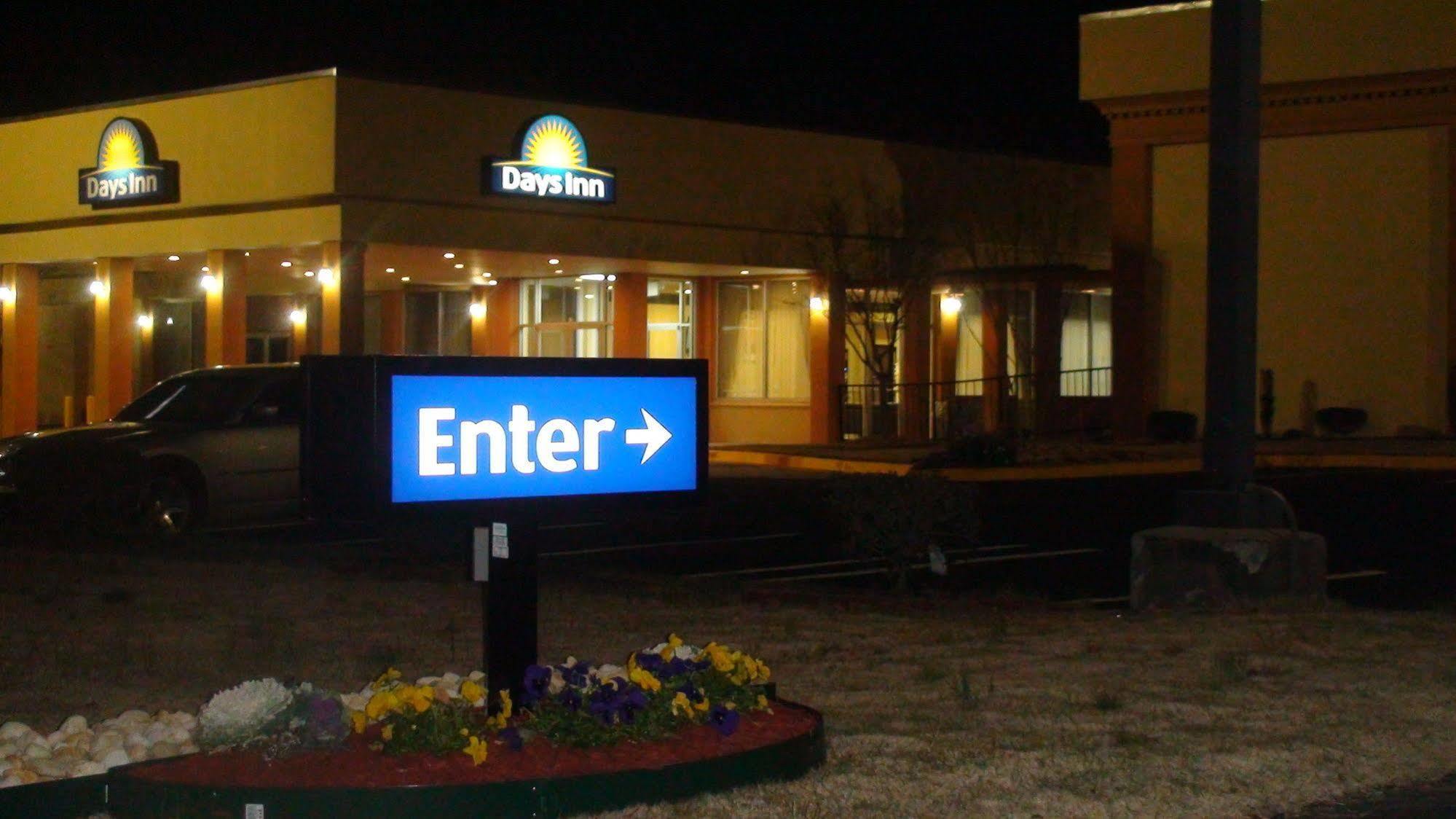 Days Inn By Wyndham Madison Exterior foto